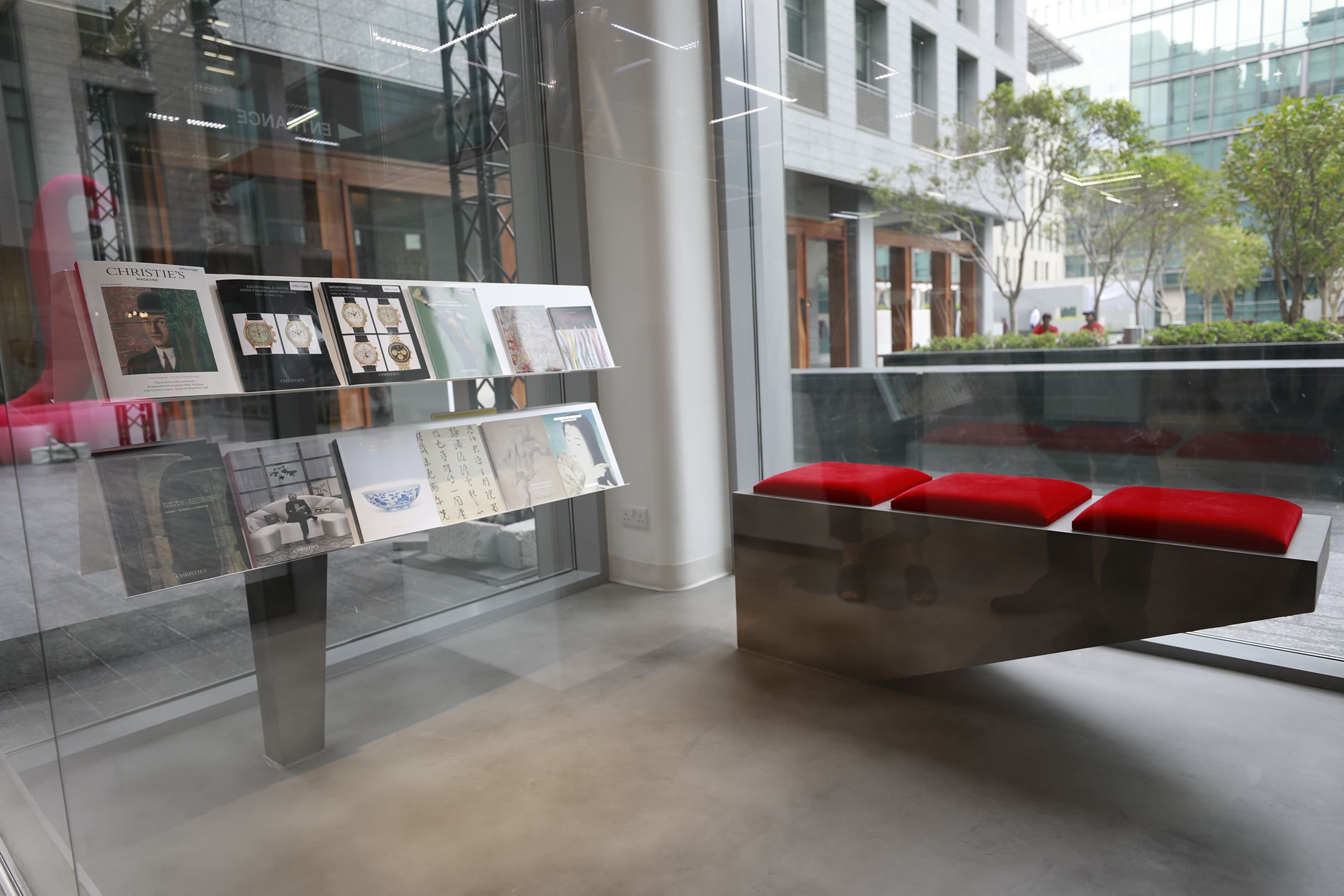 Christie1s office gallery design by kg design photo 3