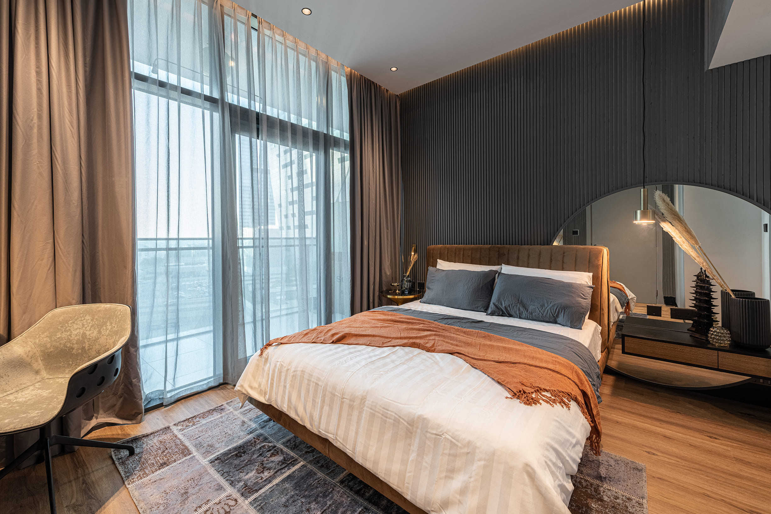 Design of Merano Tower Apartments in Business Bay by KG Design Bed room photo 2