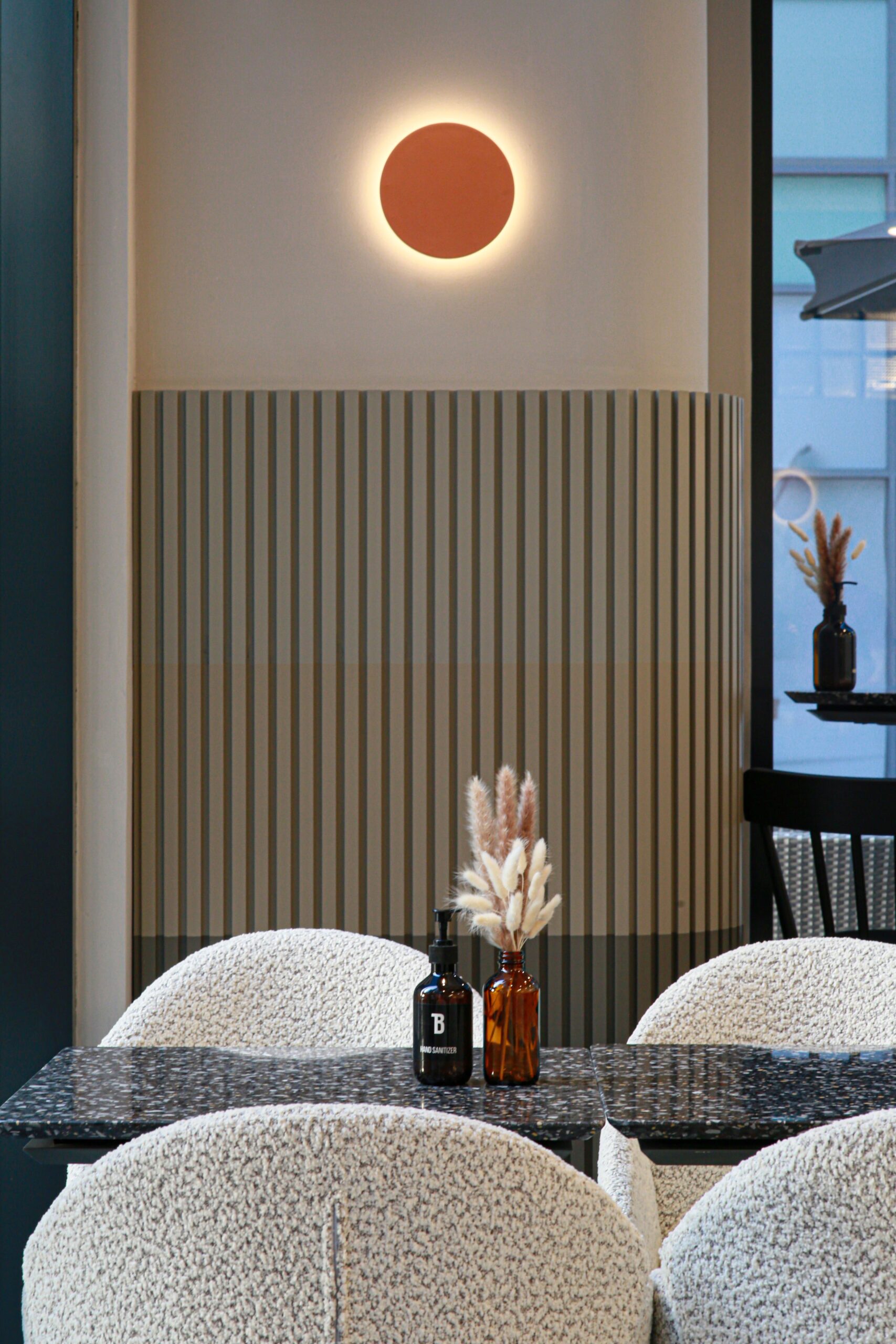 Interior design of stitle brew specialty coffee bay square by kg design photo 2